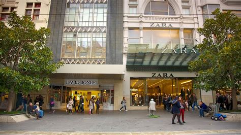 bourke street mall opening hours.